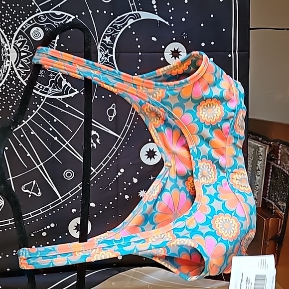 Beyond Yoga sports bra NWT - Picture 2 of 3